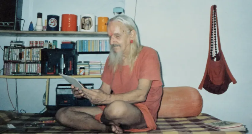 Shri Gurudev Mahendranath reading in Mehmadabad, India